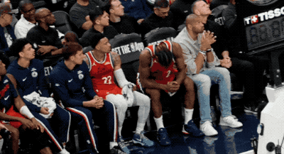 伦纳德脚踝扭伤离场仍砍31分 球迷忧心未来出战