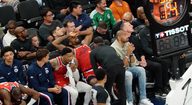 伦纳德脚踝扭伤离场仍砍31分 球迷忧心未来出战