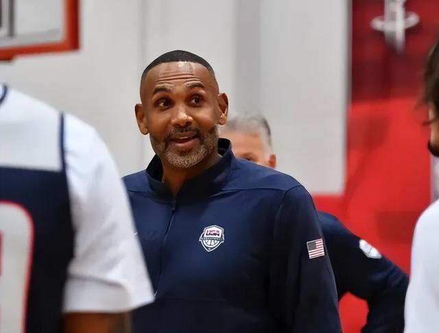 伦纳德脚踝扭伤离场仍砍31分 球迷忧心未来出战