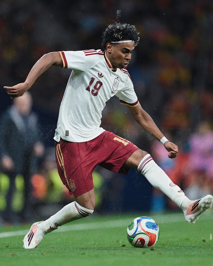 亚马尔世界杯首秀惊艳全场引爆足坛关注