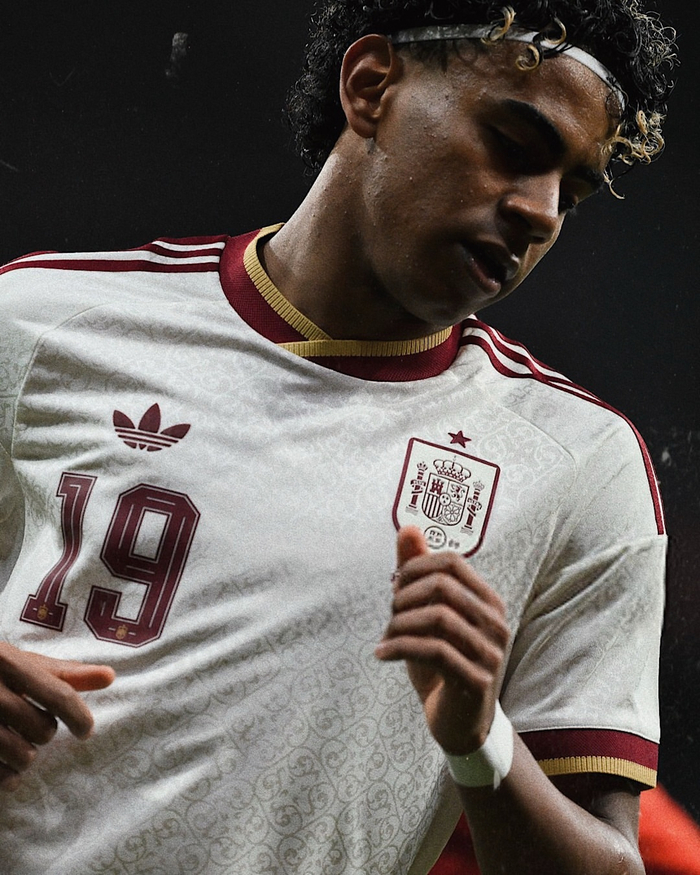 亚马尔世界杯首秀惊艳全场引爆足坛关注