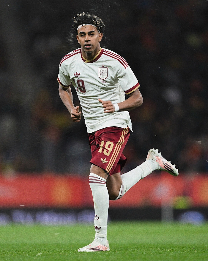 亚马尔世界杯首秀惊艳全场引爆足坛关注