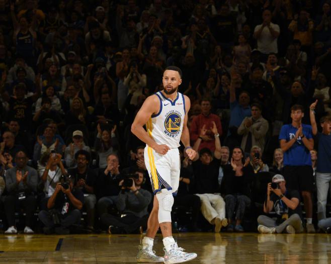 勇士逆转快船库里35分率队险胜 赛季末逆袭晋级