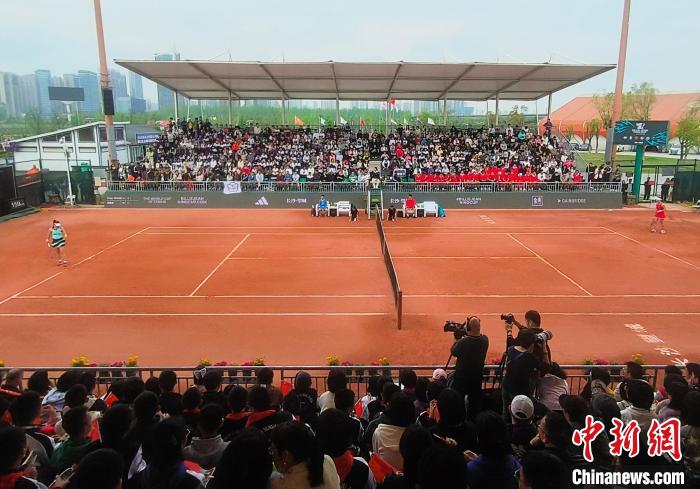长沙望城开赛的比利·简·金杯国际女子网球团体