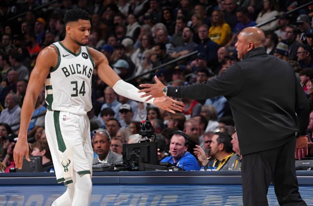 雄鹿结束三年执教生涯 解雇里弗斯开启选帅新程